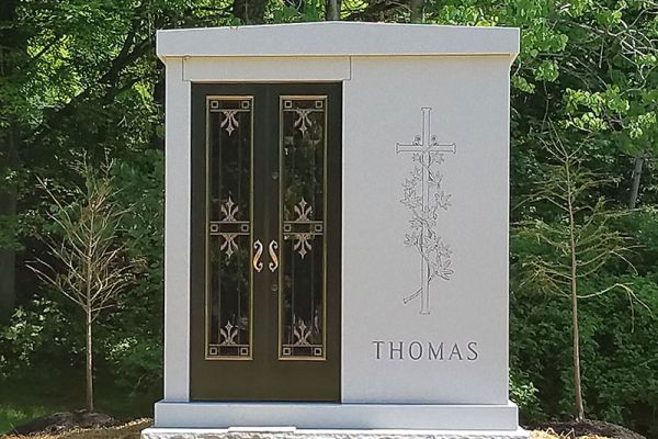 thomas-mausoleum-cropped1A687E57-2D79-6DE9-201C-DDF41F1D276B.jpg