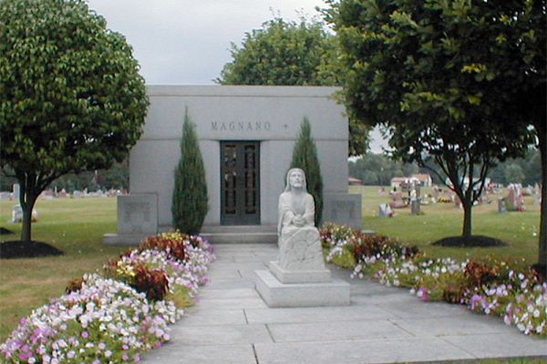 wmw-mausoleum-002CF2E0855-08A6-8F4E-1EF2-9AE9955C60F1.jpg