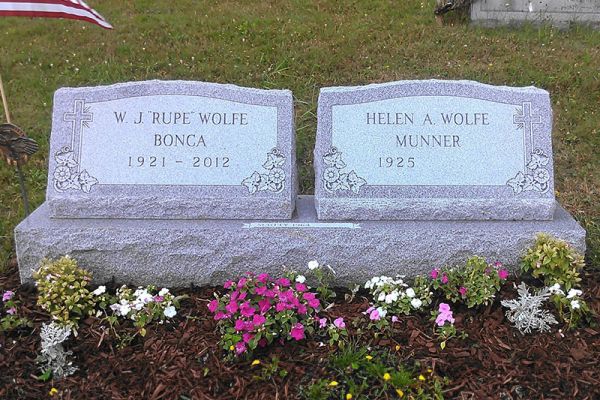 wolfe-rupe-helen-completed-with-flowers-in-cemetery25D38E44-0BB2-50B6-32B8-095E25A552D7.jpg